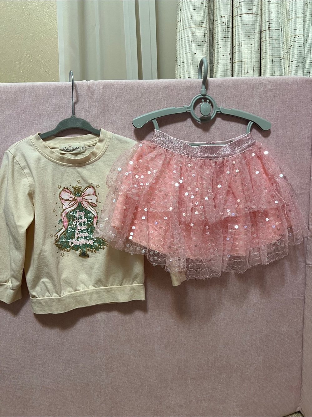 Twinkle Tree & Glitz Tulle Skirt Outfit × 1
XS(18/24 mos)